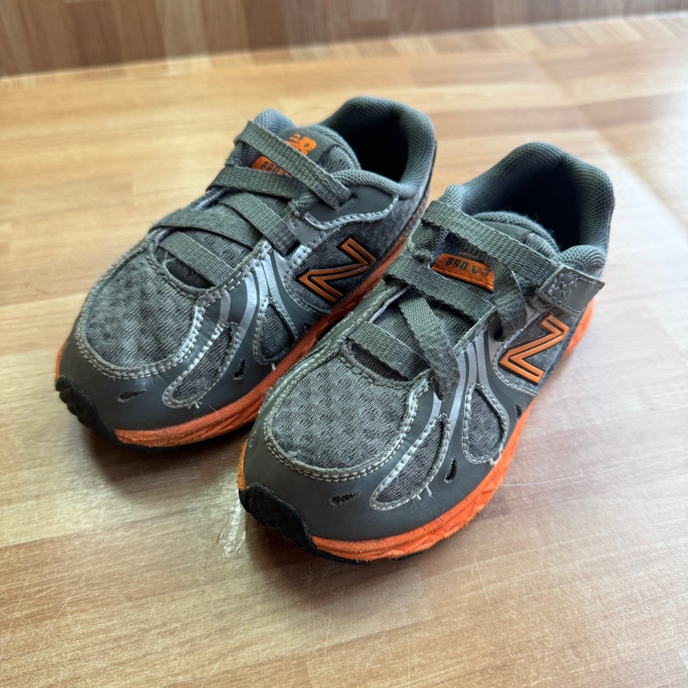 New Balance 890V3 Ubal running sneaker, toddler size 8, orange/gray